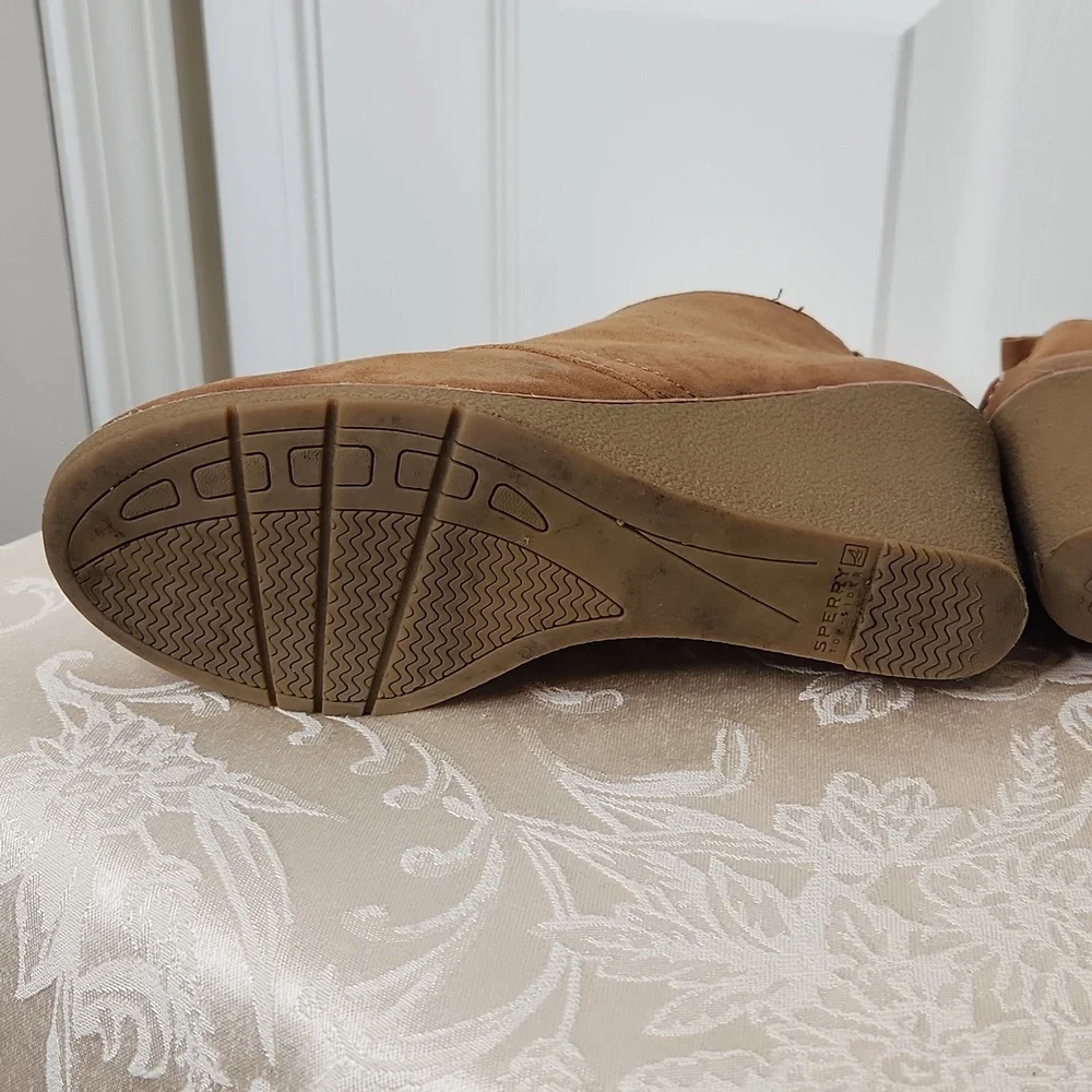 Sperry wedge leather lace-up ankle booties size 9